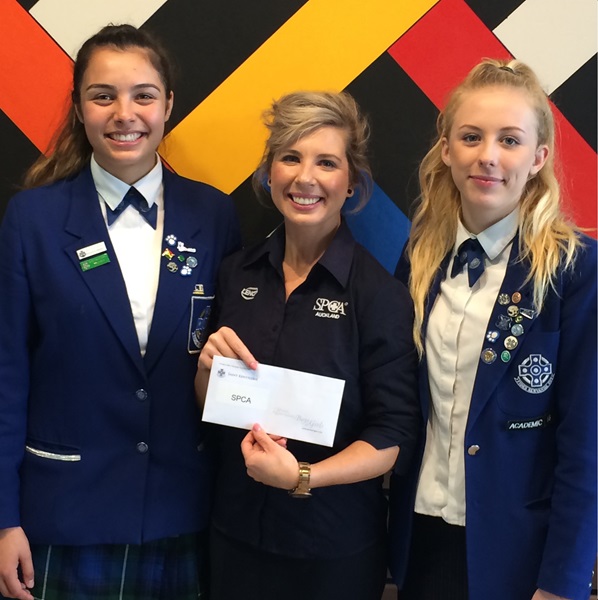Students at Saint Kentigern Girls' School raised money for SPCA by holding a bake sale! 